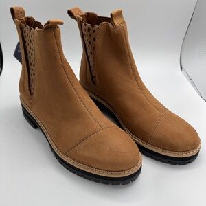 NWT Tom’s Boots Size 8